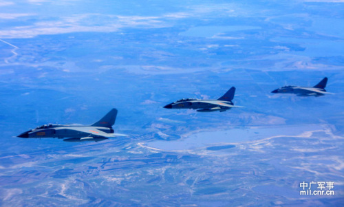 中國飛豹戰(zhàn)機(jī)赴俄途中 中國飛豹戰(zhàn)機(jī)赴俄途中