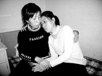 43歲姐姐照顧植物人妹妹20年至今單身(圖)